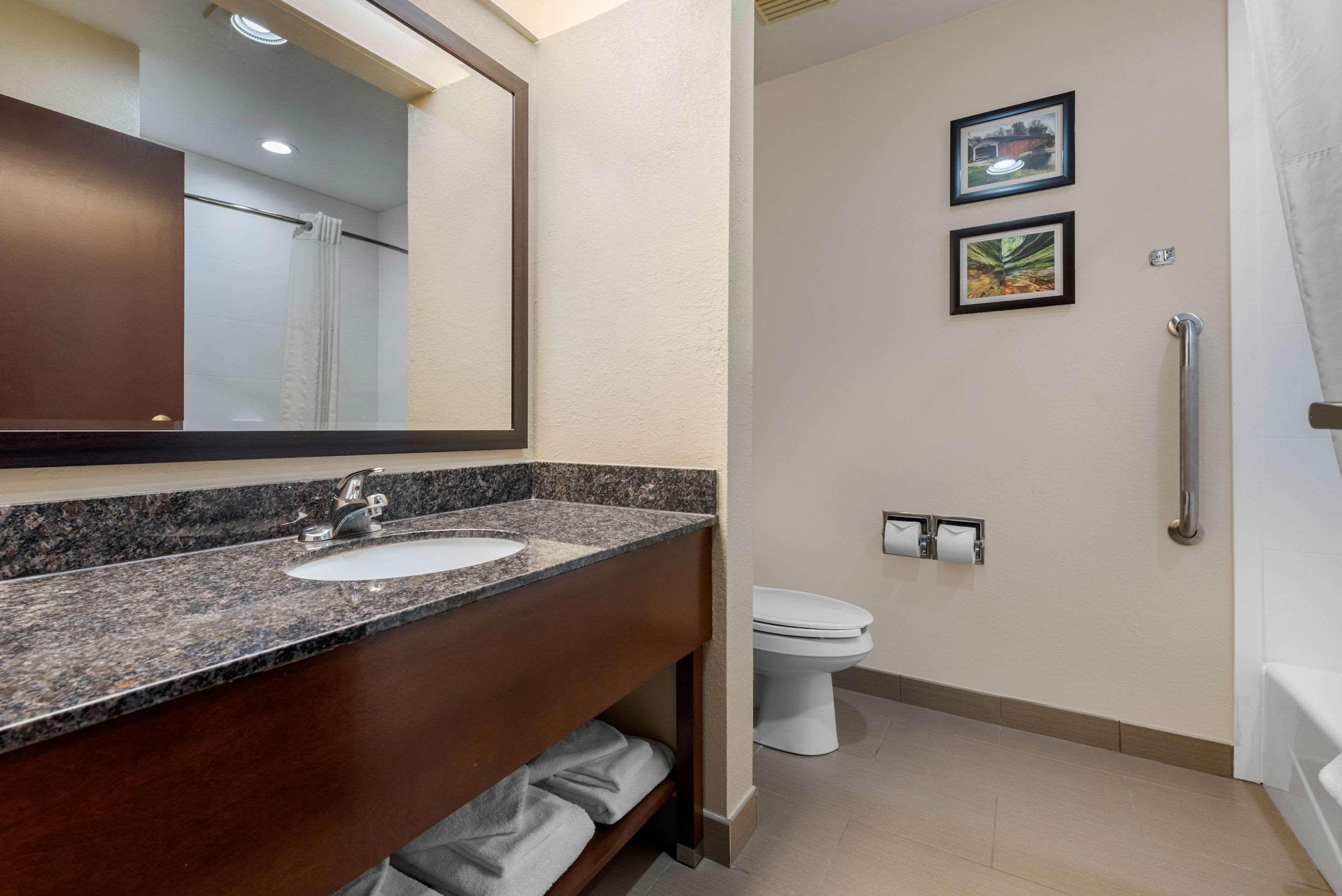 Comfort Suites Lafayette University Area מראה חיצוני תמונה